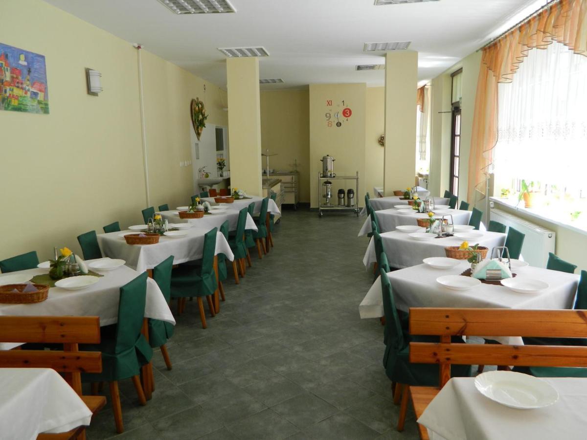 Pod Arkadami Hotel Darlowko Ngoại thất bức ảnh
