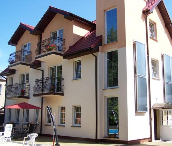 Pod Arkadami Hotel Darlowko Ngoại thất bức ảnh
