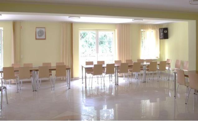 Pod Arkadami Hotel Darlowko Ngoại thất bức ảnh