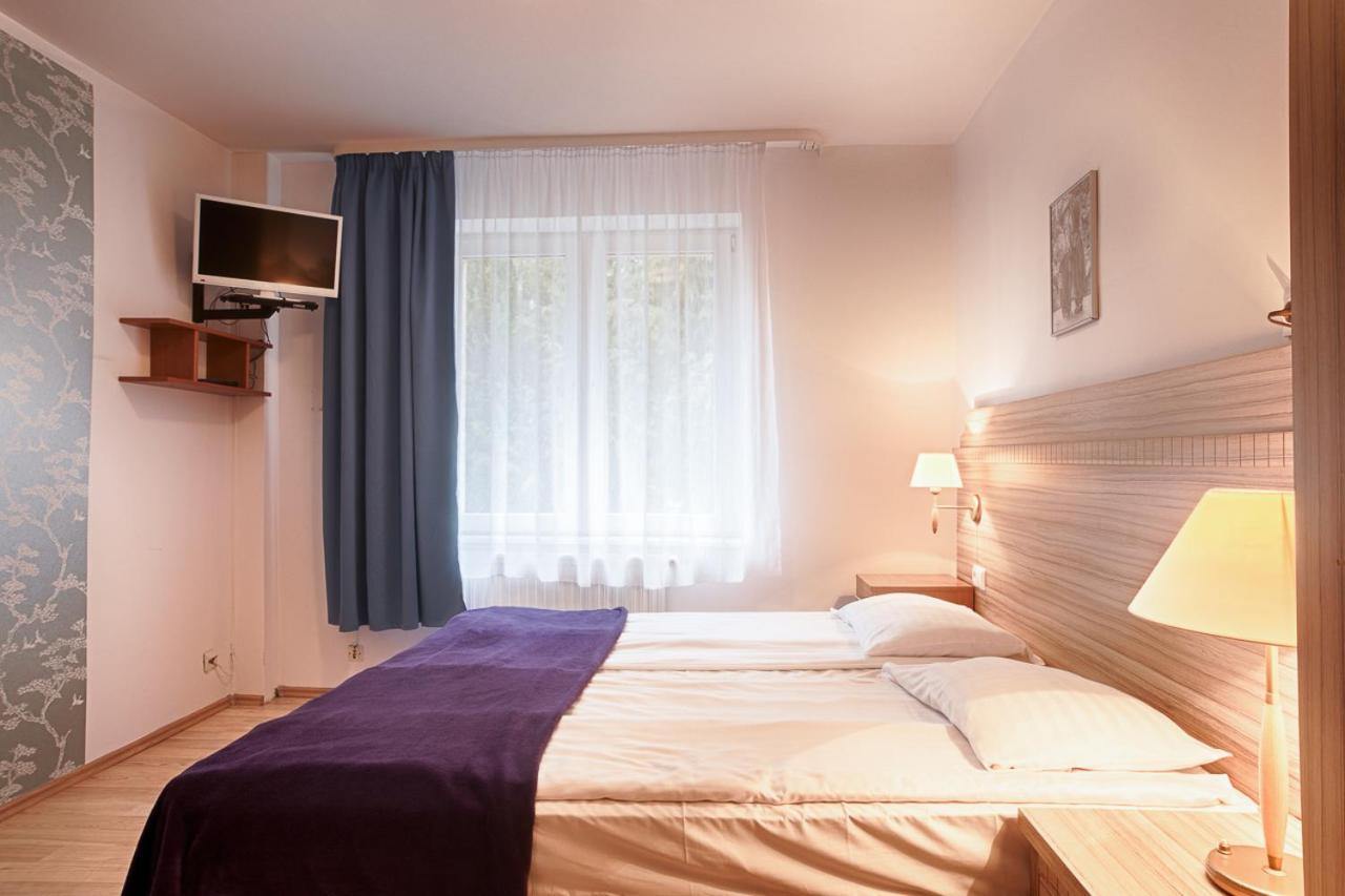 Pod Arkadami Hotel Darlowko Ngoại thất bức ảnh