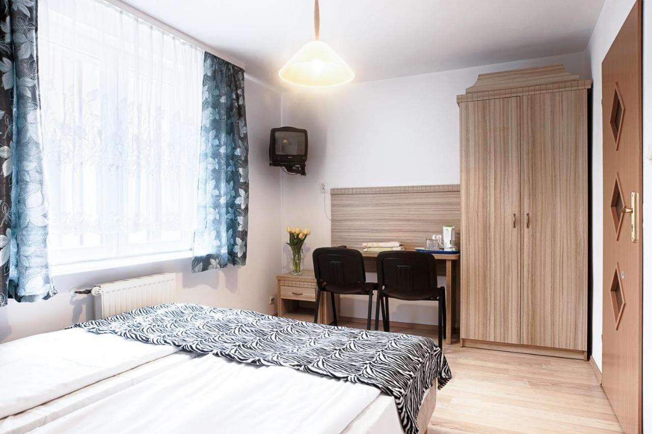 Pod Arkadami Hotel Darlowko Ngoại thất bức ảnh